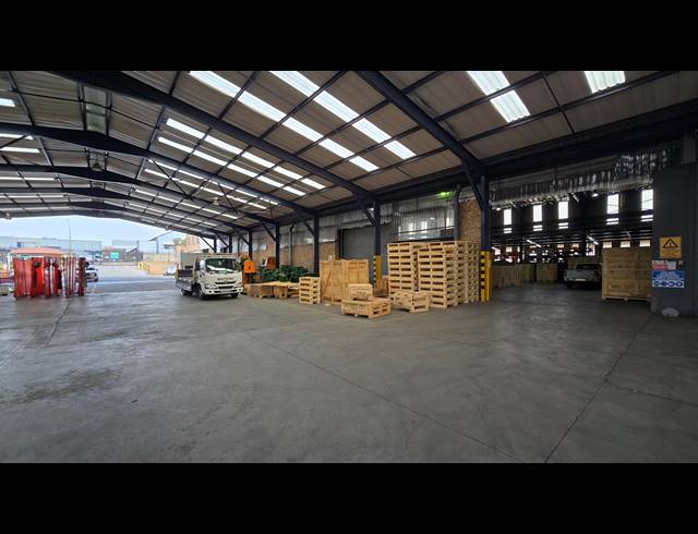 1,678M² WAREHOUSE TO LET IN SPARTAN